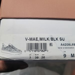 Women sneakers